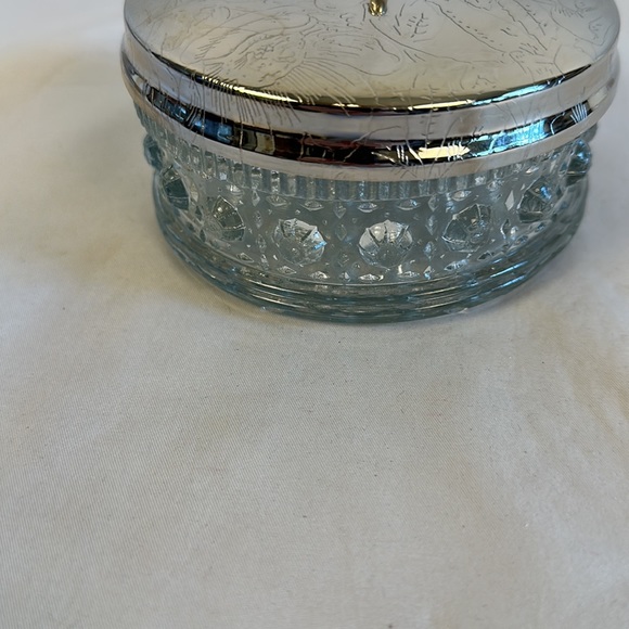 Victorian Trading Co Glass Powder/Trinket Box Silver Tone Lid - Picture 8 of 16